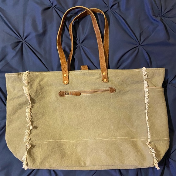Myra Large Canvas Weekender Bag - Picture 3 of 8